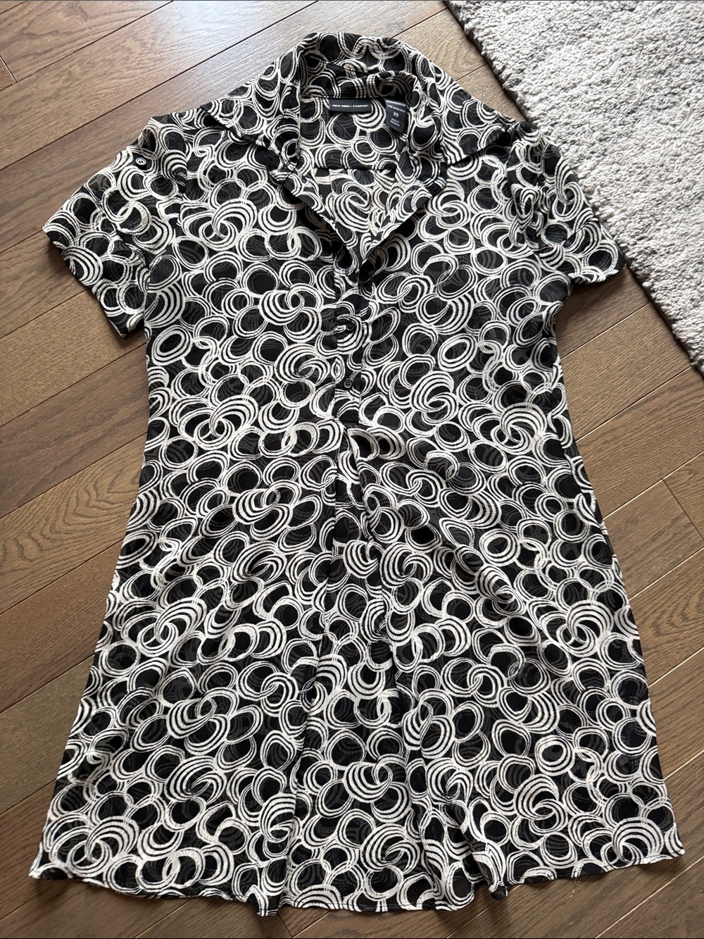 Black & White Swirl Tunic - Women's Short Sleeve